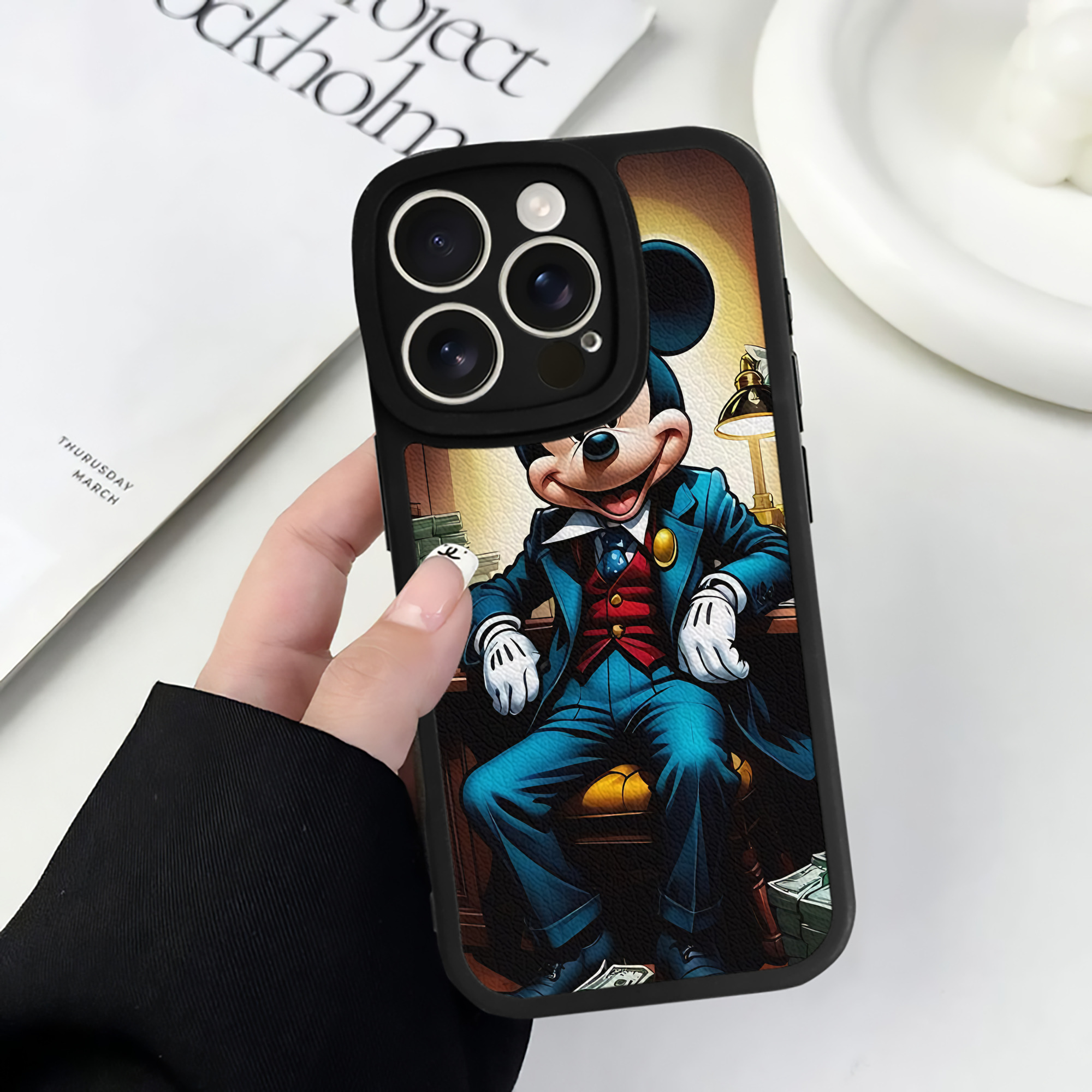 （画像用） ミッキーマウス Mickey Mouse 【iPhone 16シリーズ対応】シリコンスマホケース（レザー調） 材質：シリコン
